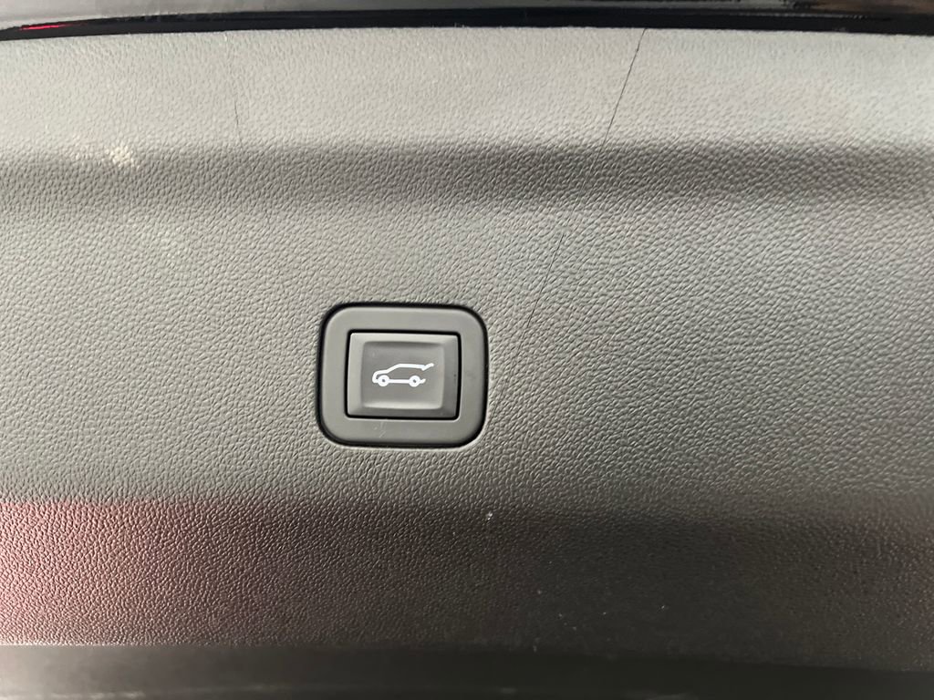 Used 2025 GMC Yukon Denali AWD/4WD image 42