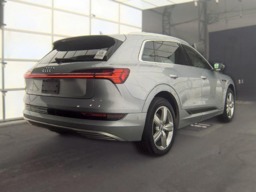 Used 2019 Audi e-tron Prestige w/ Prestige Package AWD/4WD video 2
