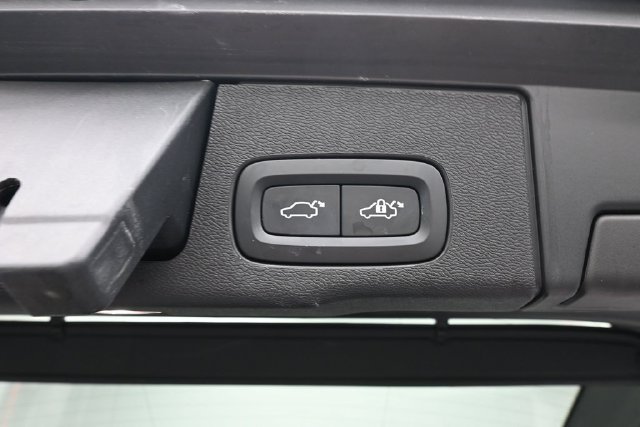 Used 2023 Volvo XC60 B5 Plus w/ Climate Package AWD/4WD image 31