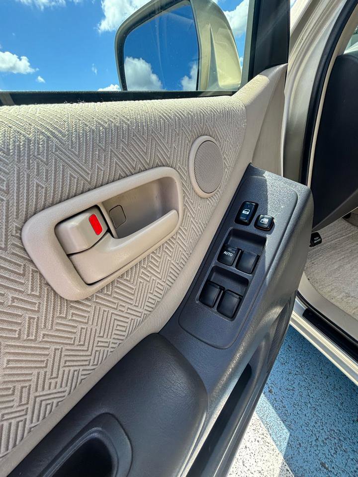 Used 2001 Toyota Highlander 4WD V6 image 11