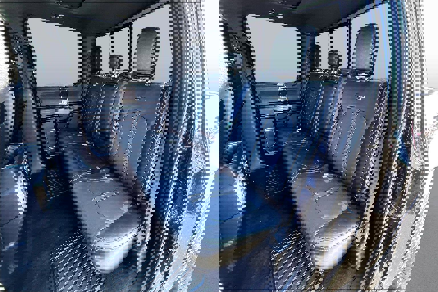 Used 2017 Ford F150 Platinum w/ Equipment Group 701A Luxury AWD/4WD image 23