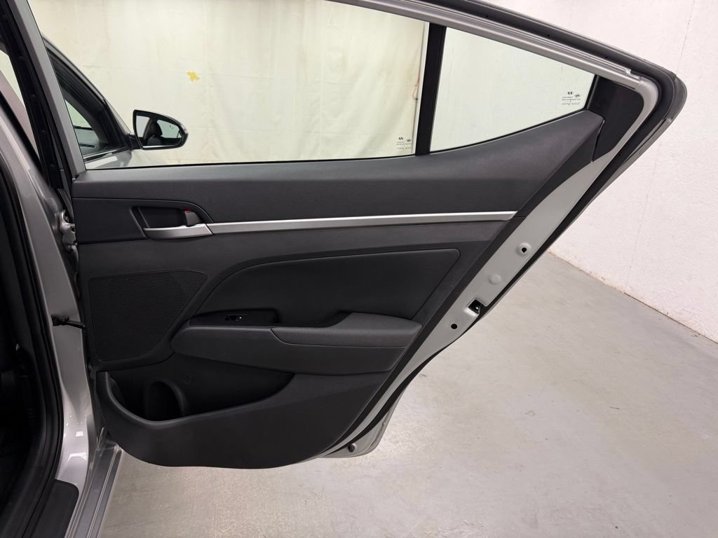 Used 2020 Hyundai Elantra Limited w/ Cargo Package (C1) FWD image 12