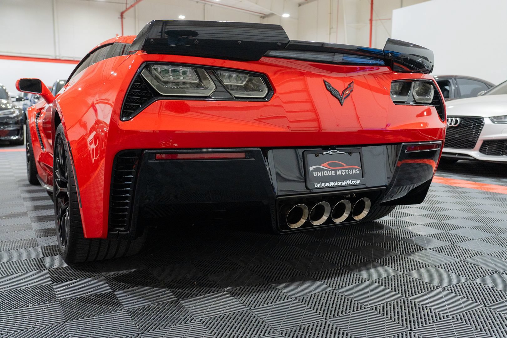 Used 2016 Chevrolet Corvette Z06 w/ 3LZ Preferred Equipment Group RWD image 9