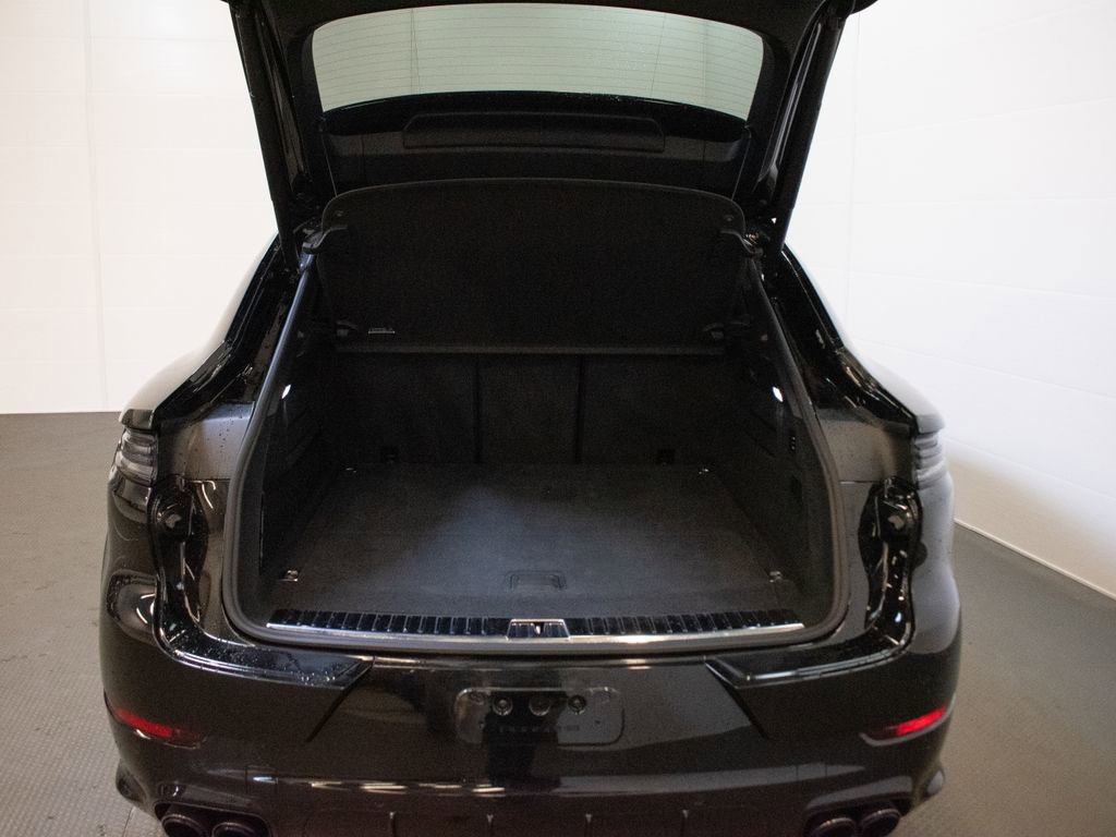 Certified 2025 Porsche Cayenne Turbo image 13