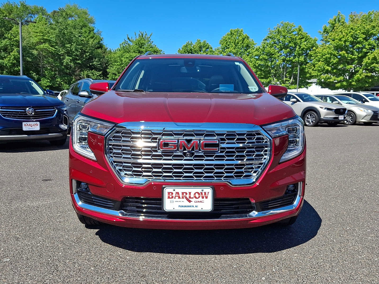 Used 2024 GMC Terrain Denali w/ Denali Premium Package AWD/4WD image 2