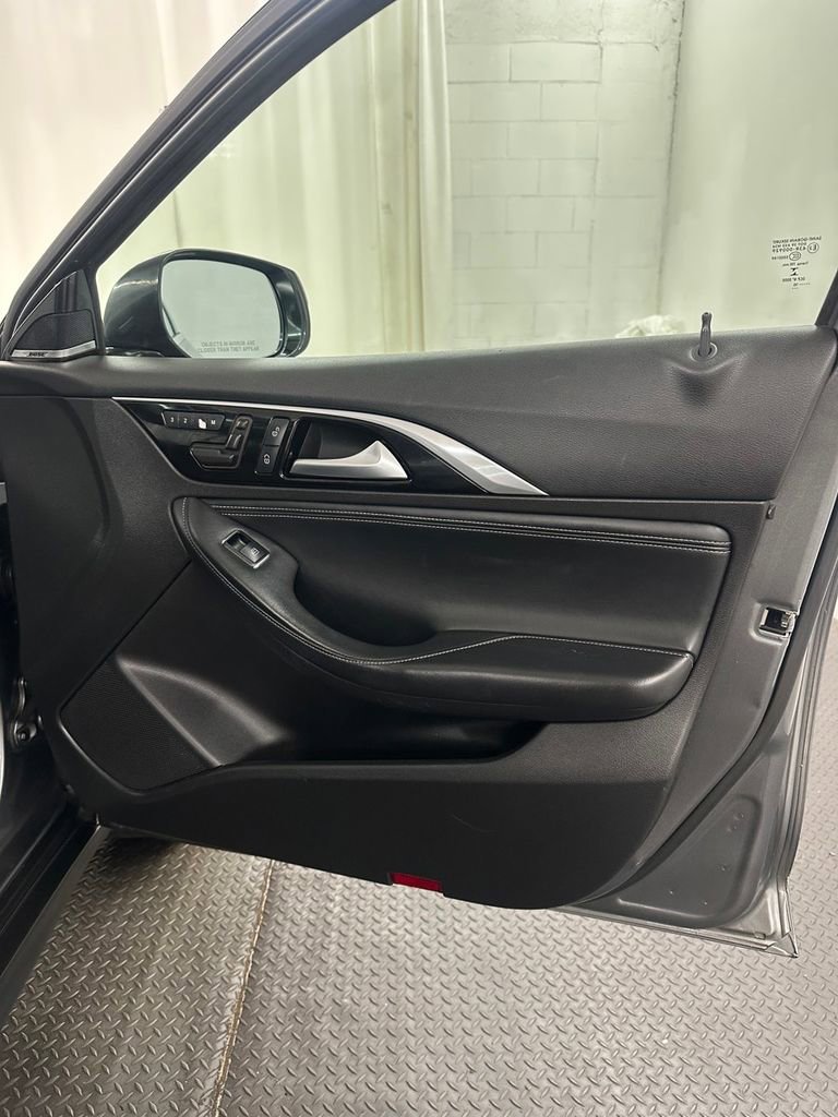 Used 2017 INFINITI QX30 Premium w/ Navigation Package image 34