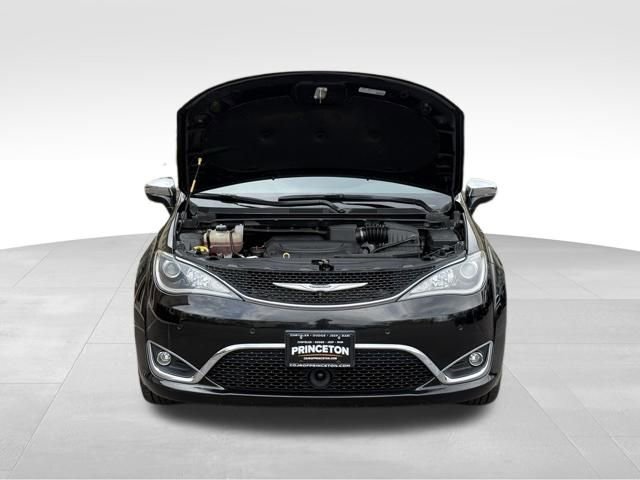 Used 2020 Chrysler Pacifica Limited FWD image 9
