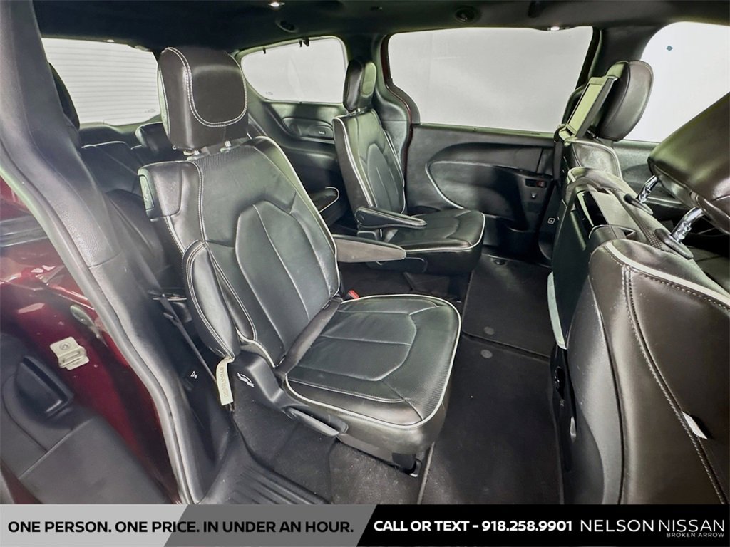 Used 2022 Chrysler Pacifica Limited w/ Uconnect Theater Family Group image 31
