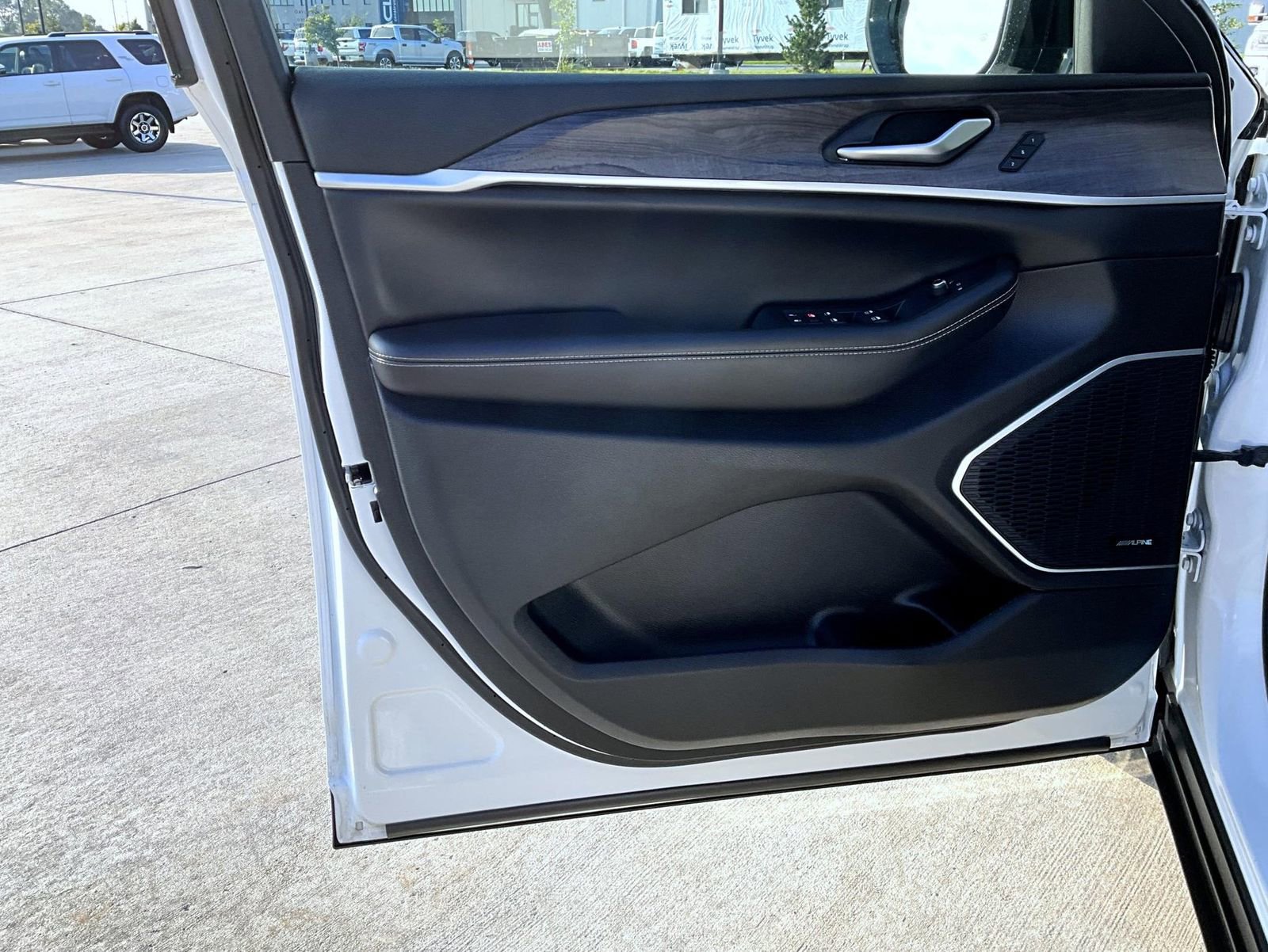 Used 2023 Jeep Grand Cherokee 4WD 4xe image 10