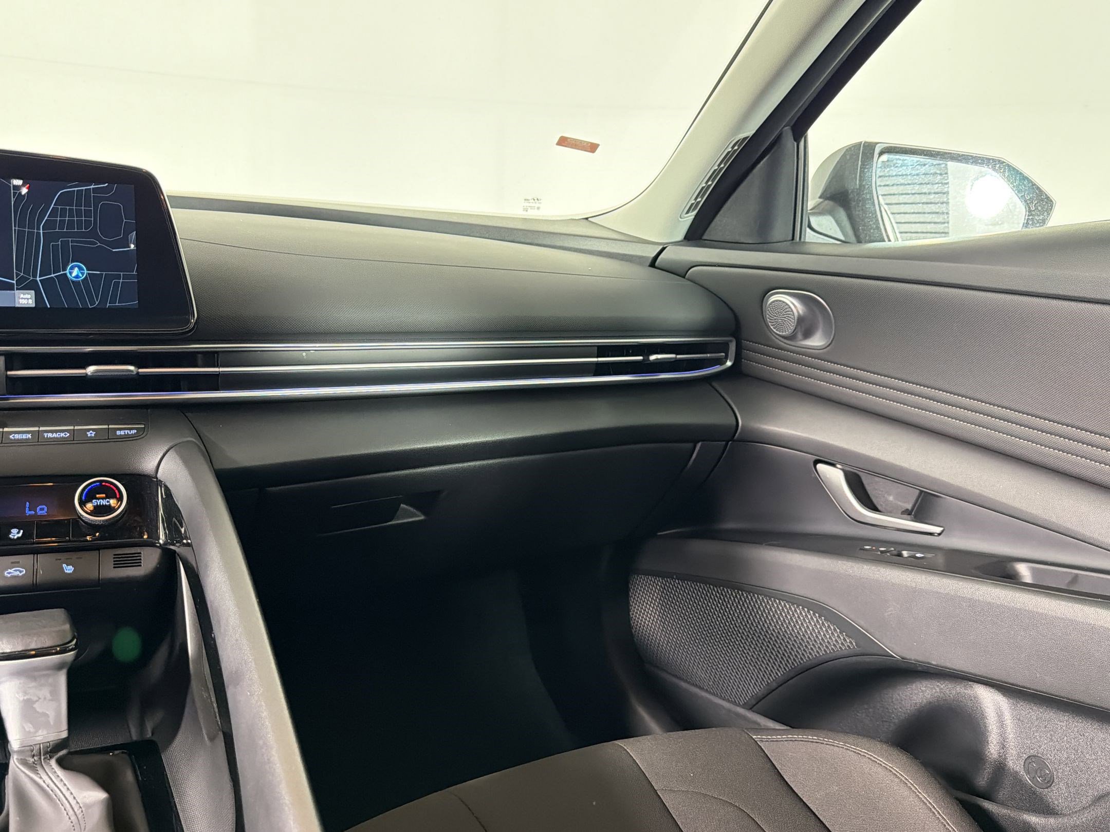 Used 2025 Hyundai Elantra SEL image 28