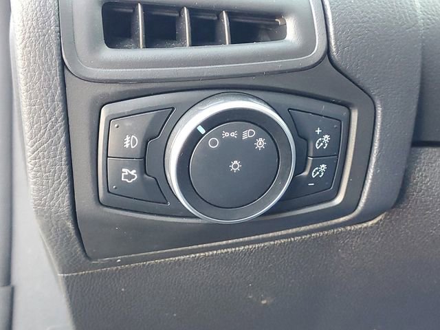 Used 2016 Ford Focus SE w/ Equipment Group 201A FWD image 16
