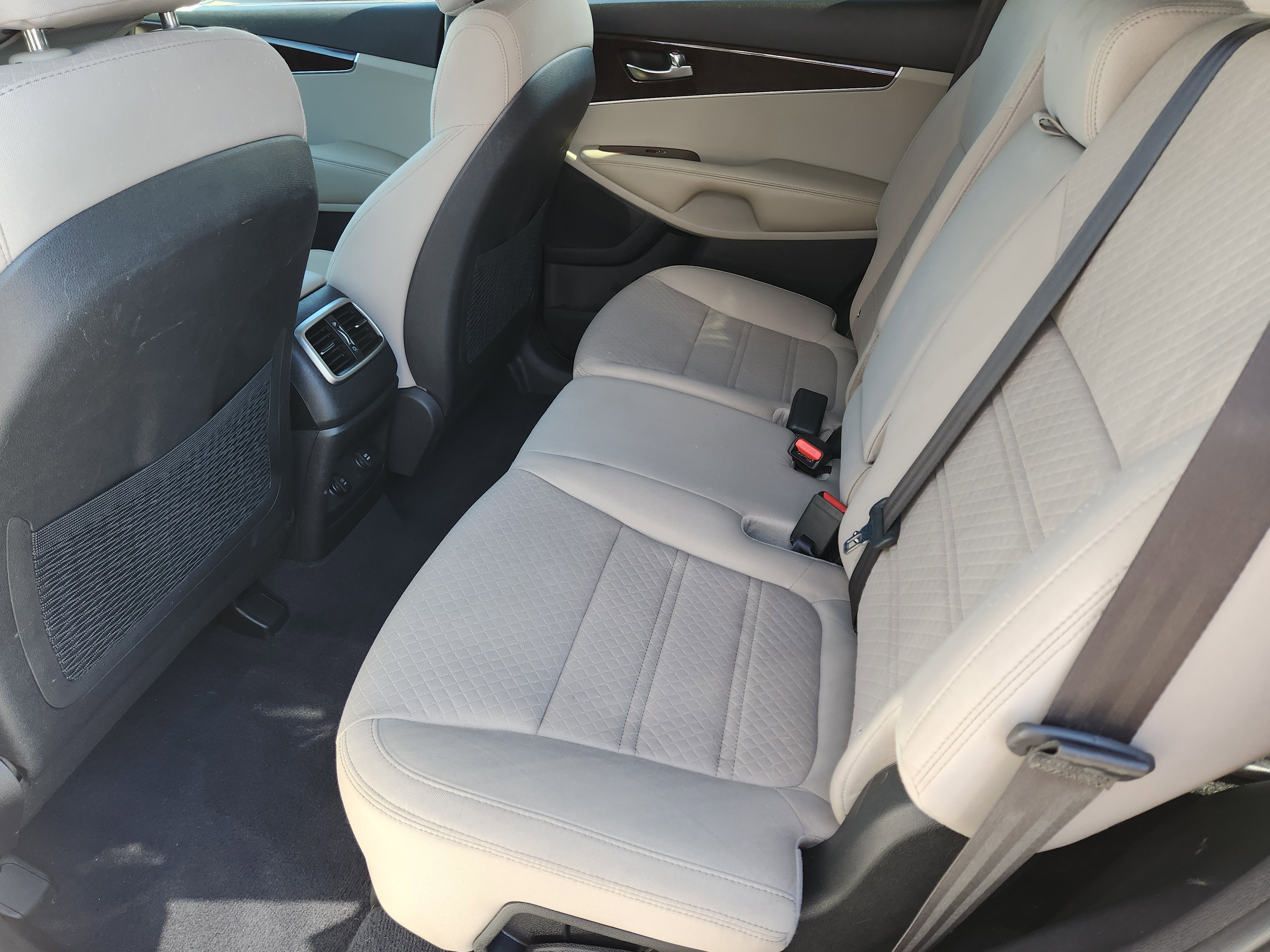 Used 2017 Kia Sorento LX image 27