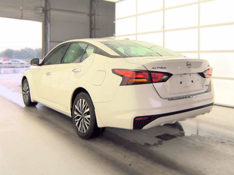 Used 2023 Nissan Altima 2.5 SV AWD/4WD image 3