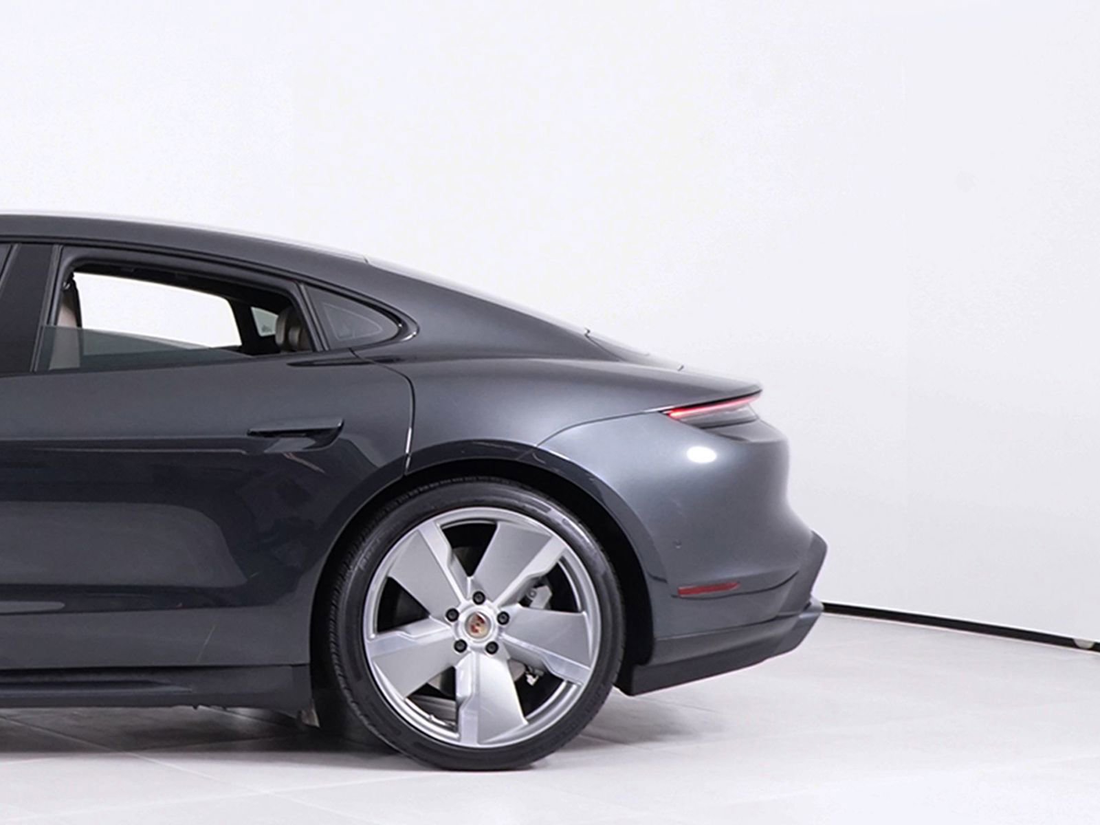 Used 2020 Porsche Taycan Turbo image 13