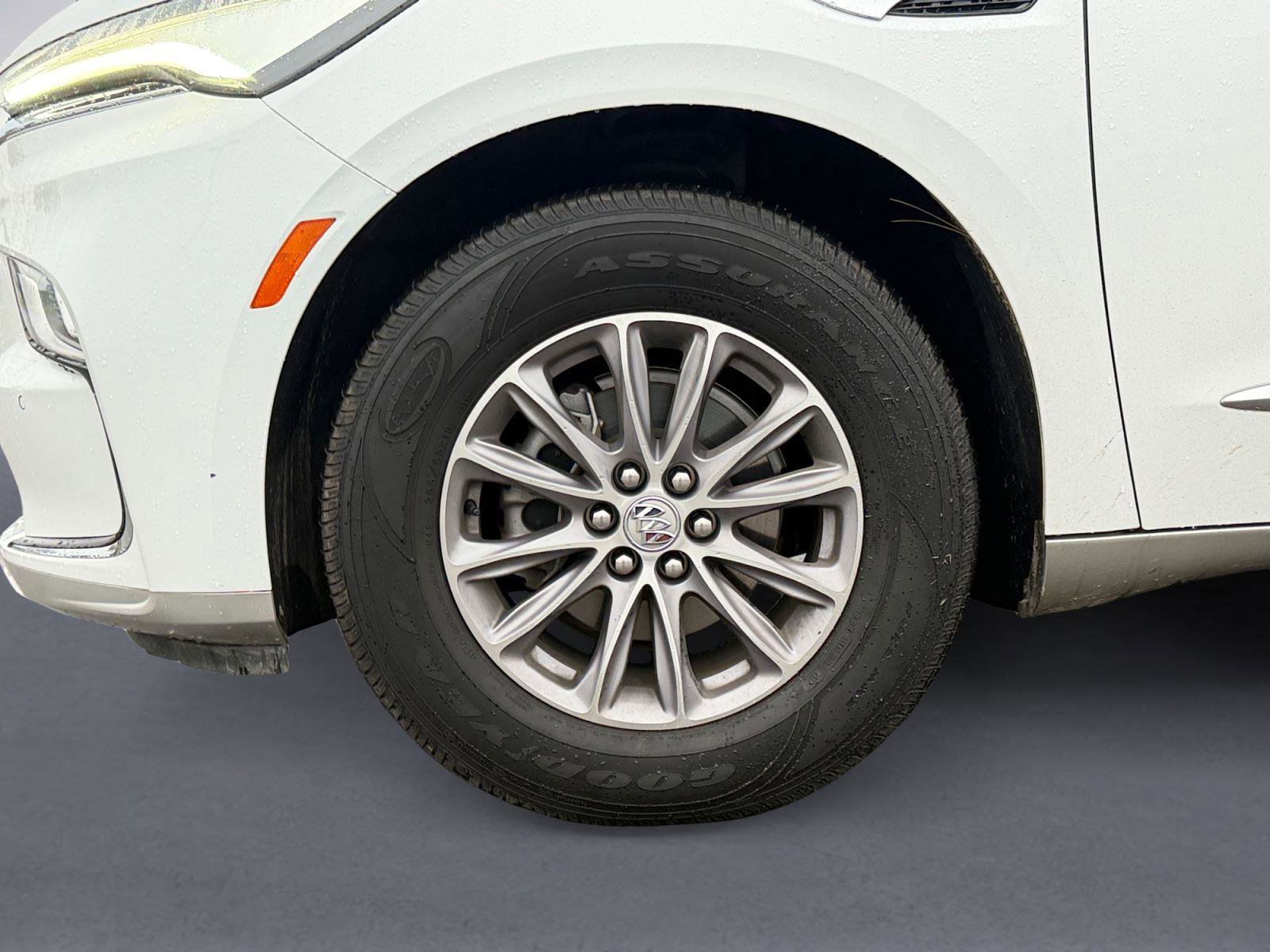 Used 2024 Buick Enclave Premium image 9