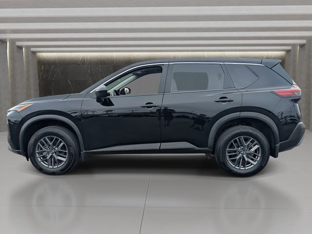 Used 2023 Nissan Rogue S image 2