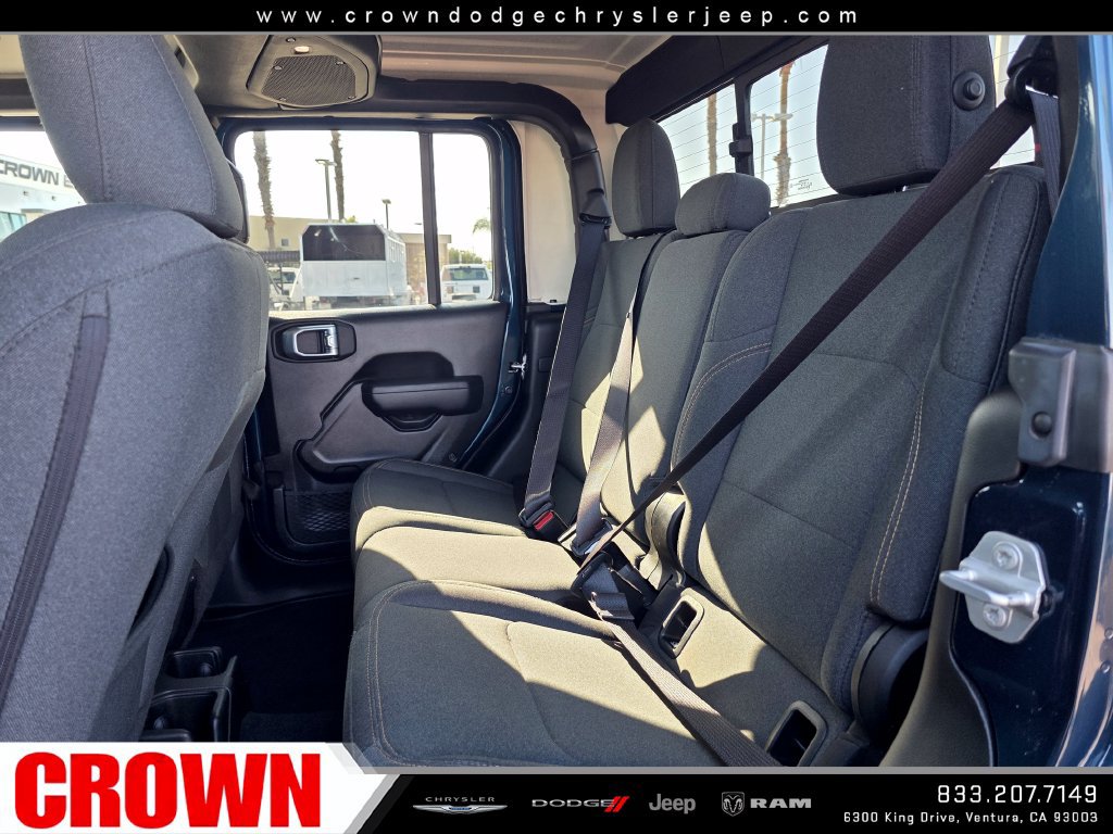 Used 2025 Jeep Gladiator Sport AWD/4WD image 17