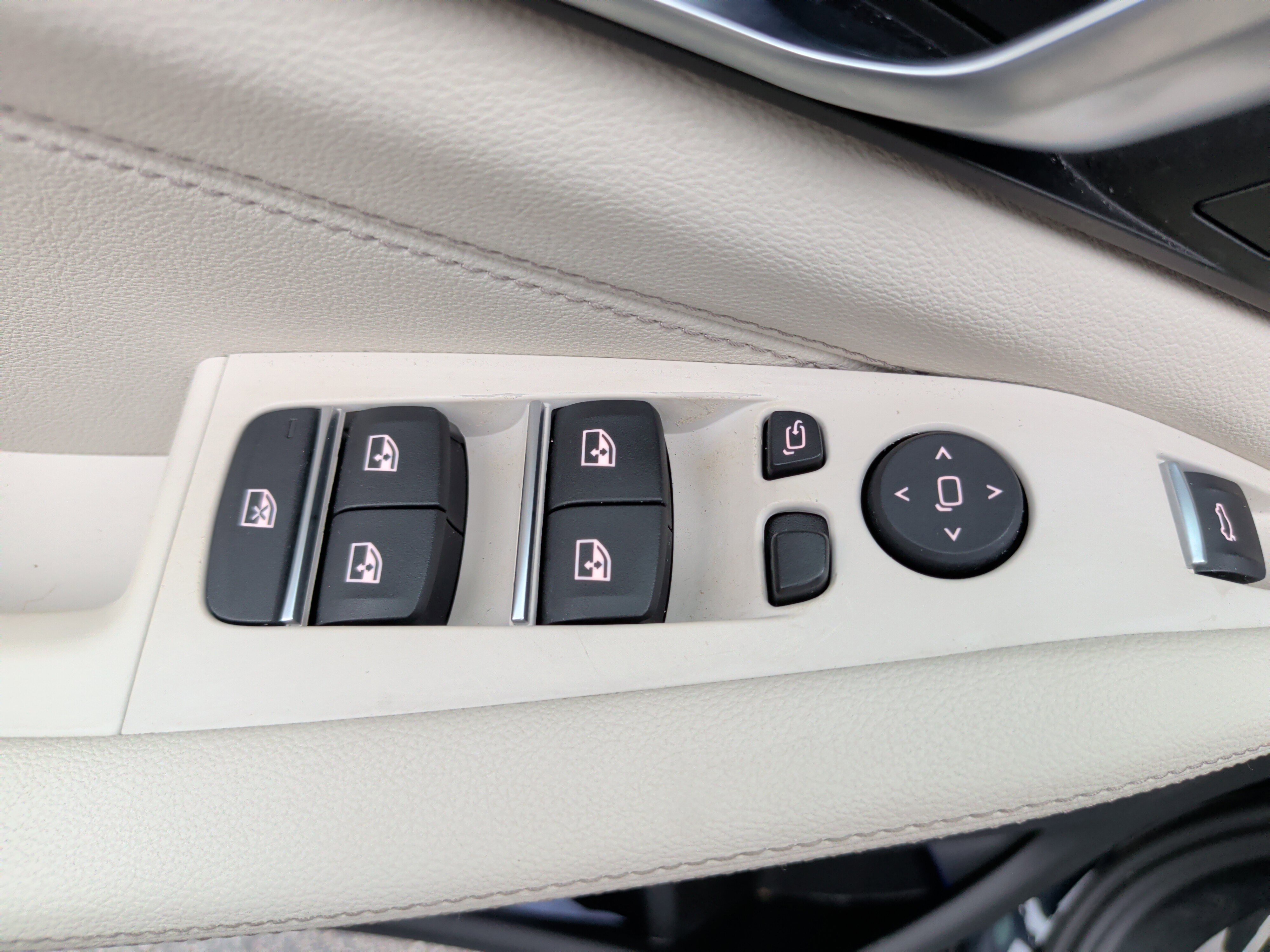 Certified 2022 BMW X5 xDrive40i w/ M Sport Package image 11