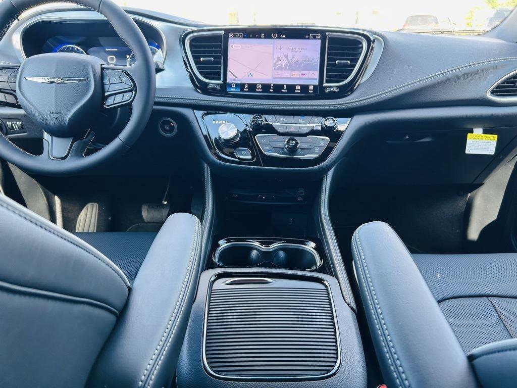 New 2026 Chrysler Pacifica Limited w/ Uconnect Theater Family Group image 33