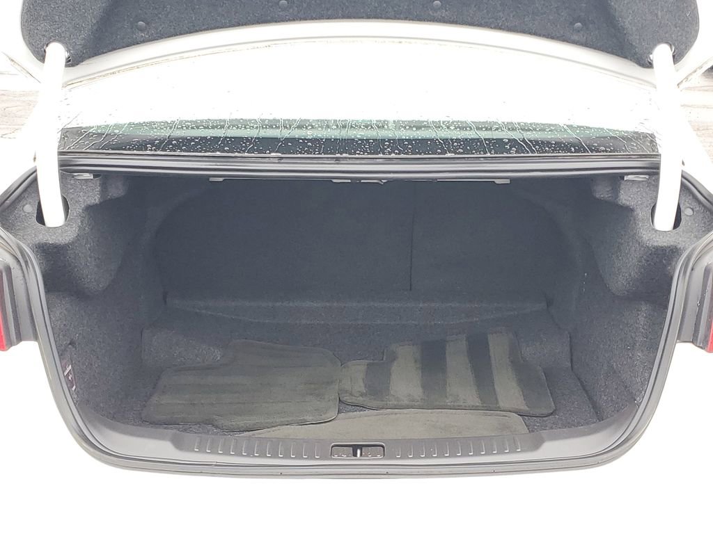 Used 2016 Chevrolet Malibu LT image 8