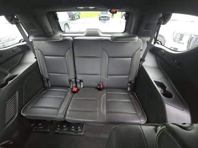 Used 2024 Chevrolet Tahoe Premier AWD/4WD image 4
