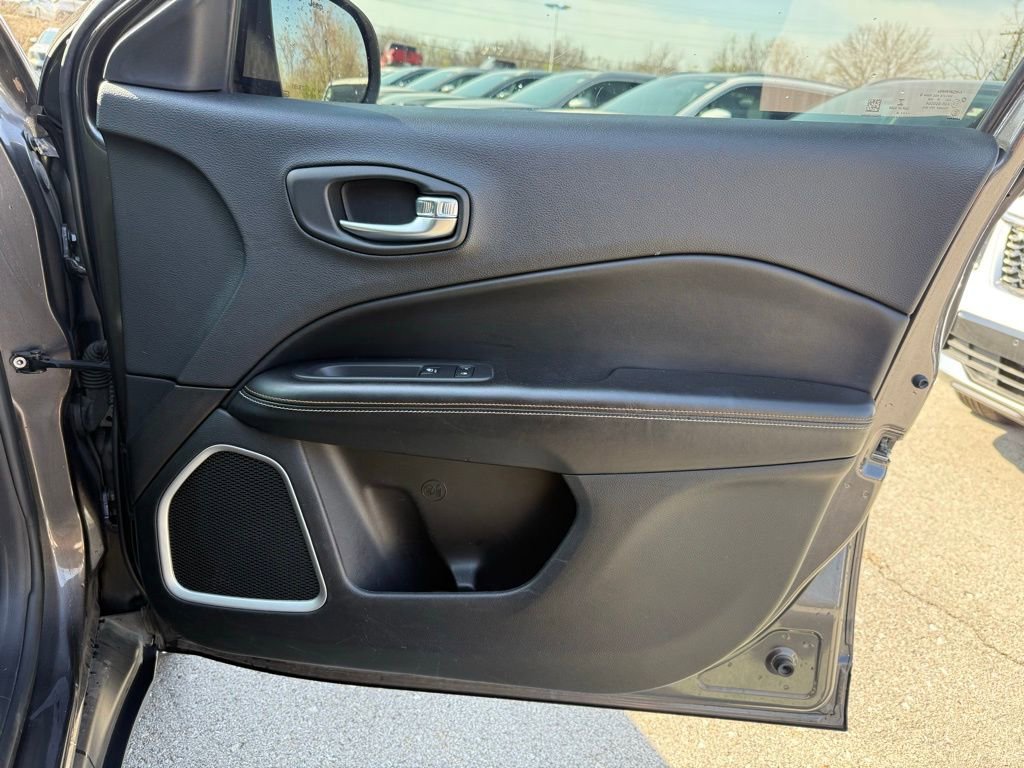 Used 2018 Jeep Compass Latitude w/ Cold Weather Group image 15