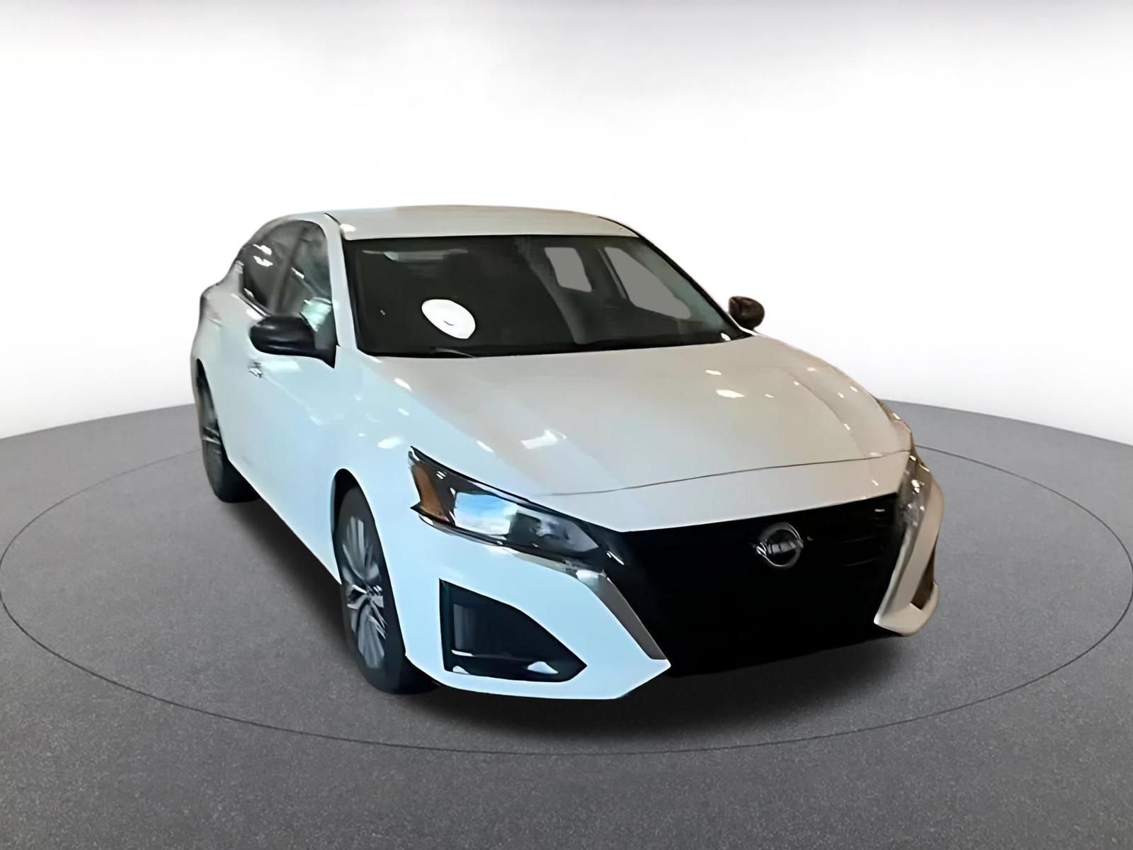Used 2025 Nissan Altima 2.5 SV FWD image 3