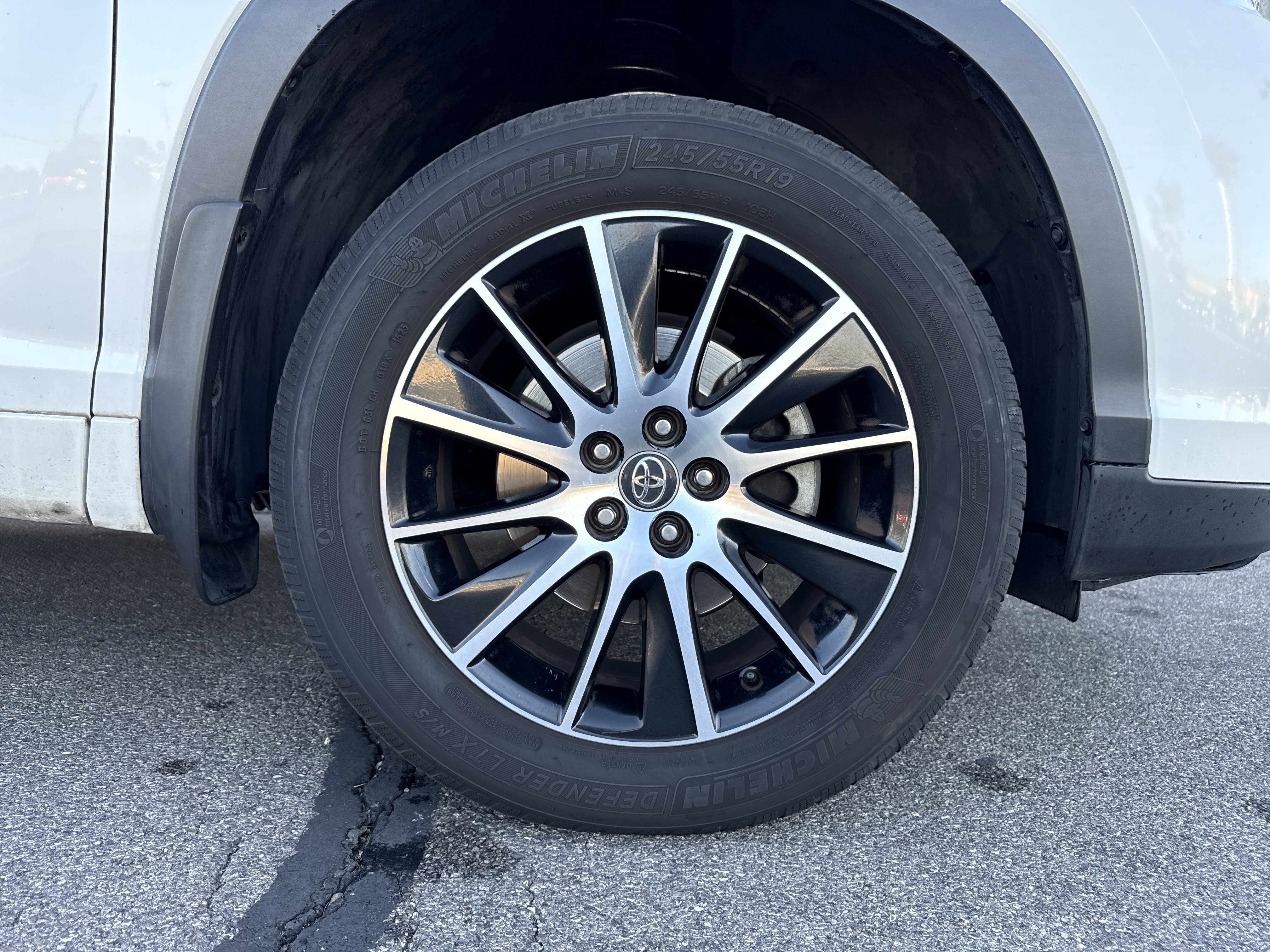 Used 2017 Toyota Highlander SE image 36