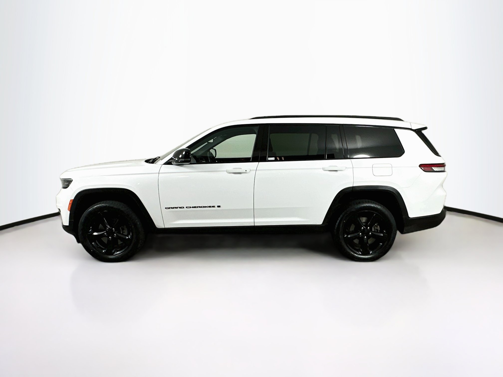 Used 2022 Jeep Grand Cherokee L Laredo AWD/4WD image 4