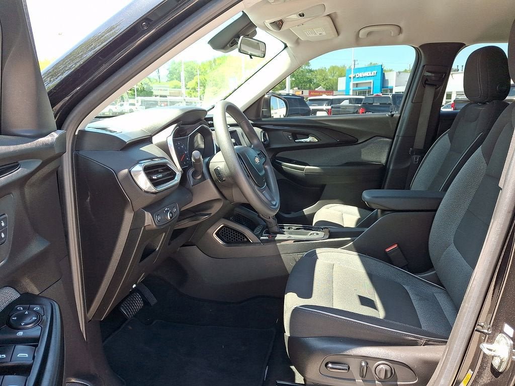 Used 2022 Chevrolet TrailBlazer LT w/ Driver Confidence Package FWD image 14