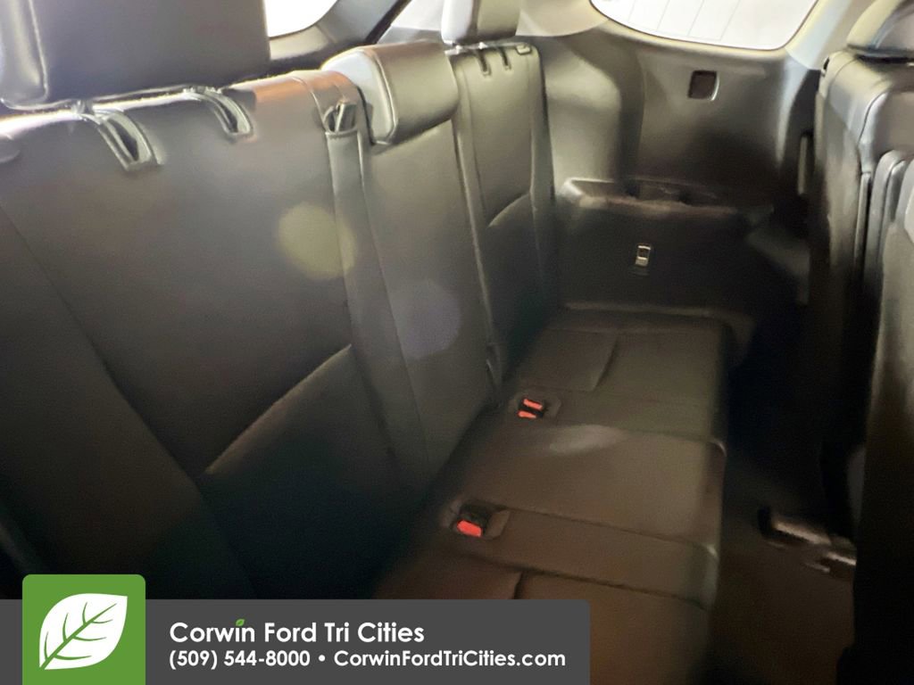 Used 2020 Toyota Highlander XLE AWD/4WD image 17