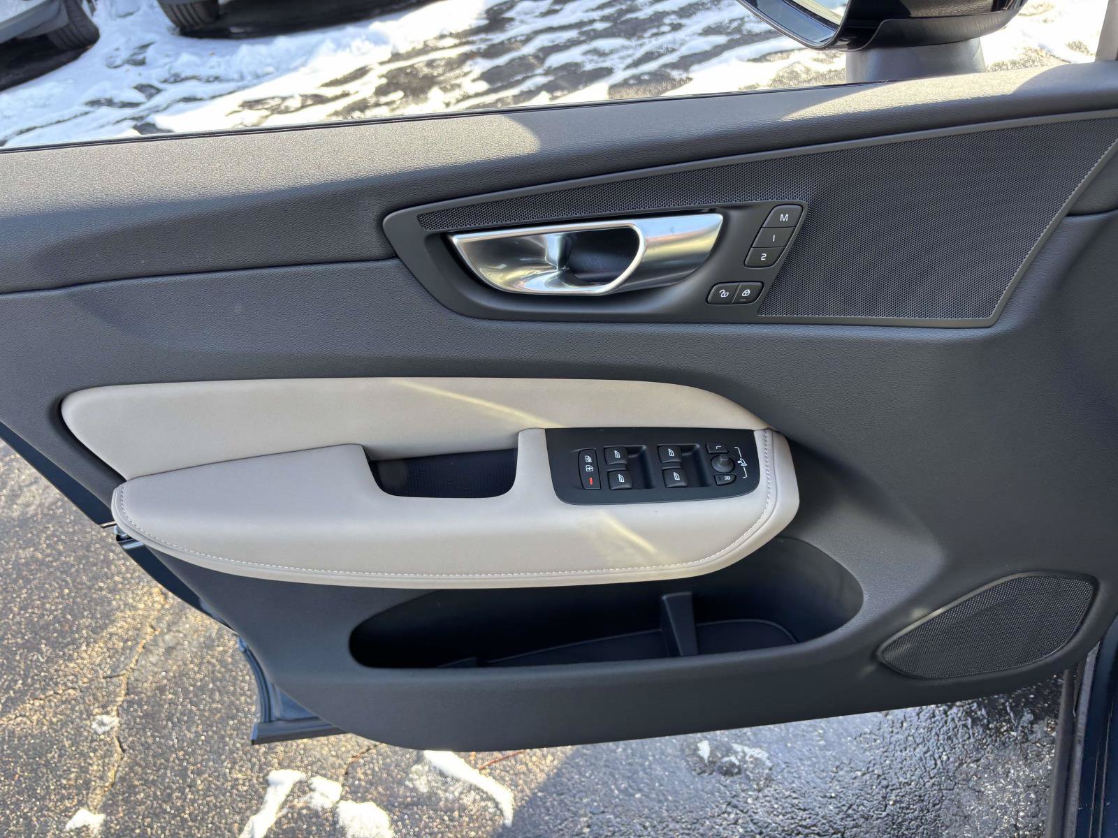 Used 2026 Volvo XC60 B5 Plus w/ Protection Package Premier AWD/4WD image 10