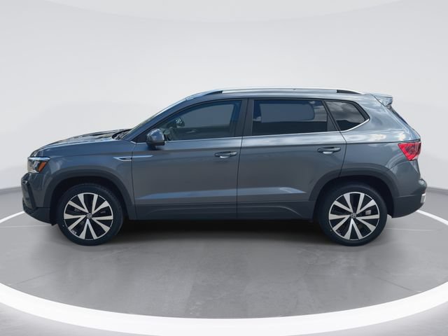 Used 2023 Volkswagen Taos SE w/ Panoramic Sunroof Package FWD image 6