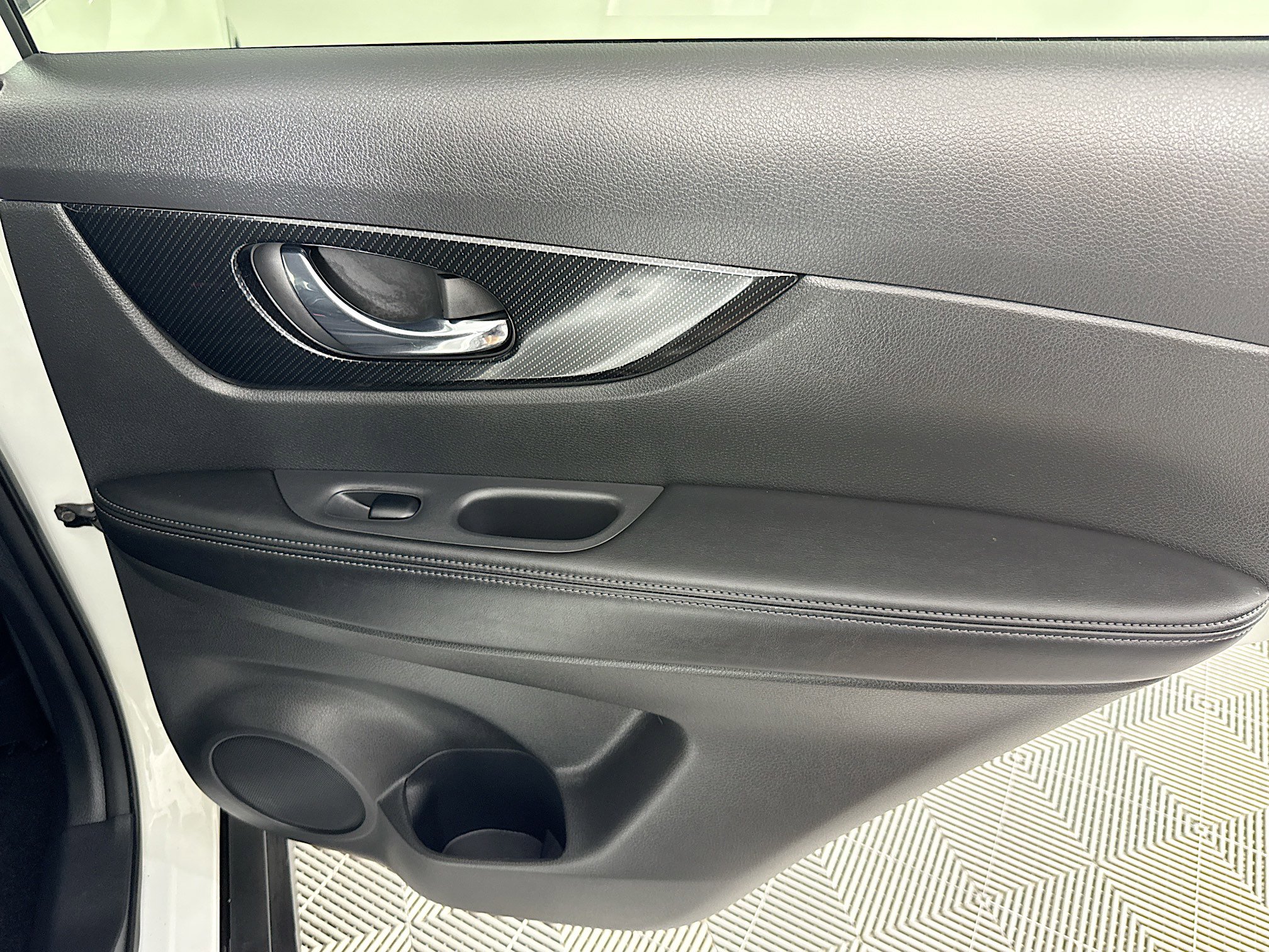 Used 2017 Nissan Rogue SL image 27