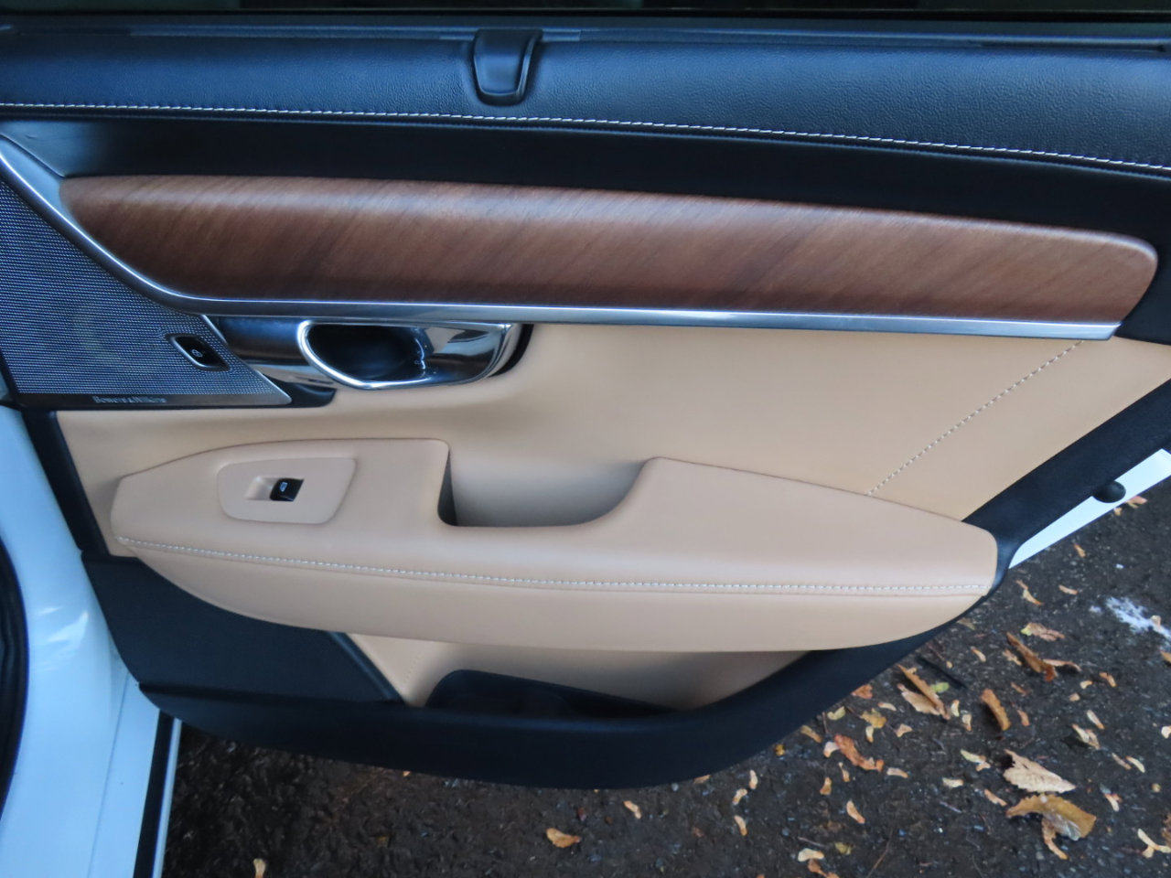 Used 2017 Volvo S90 T6 Inscription w/ Vision Package image 18