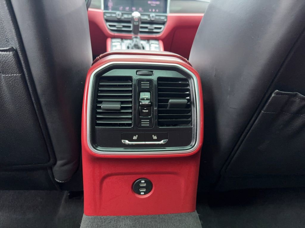 Used 2021 Porsche Macan Turbo image 20