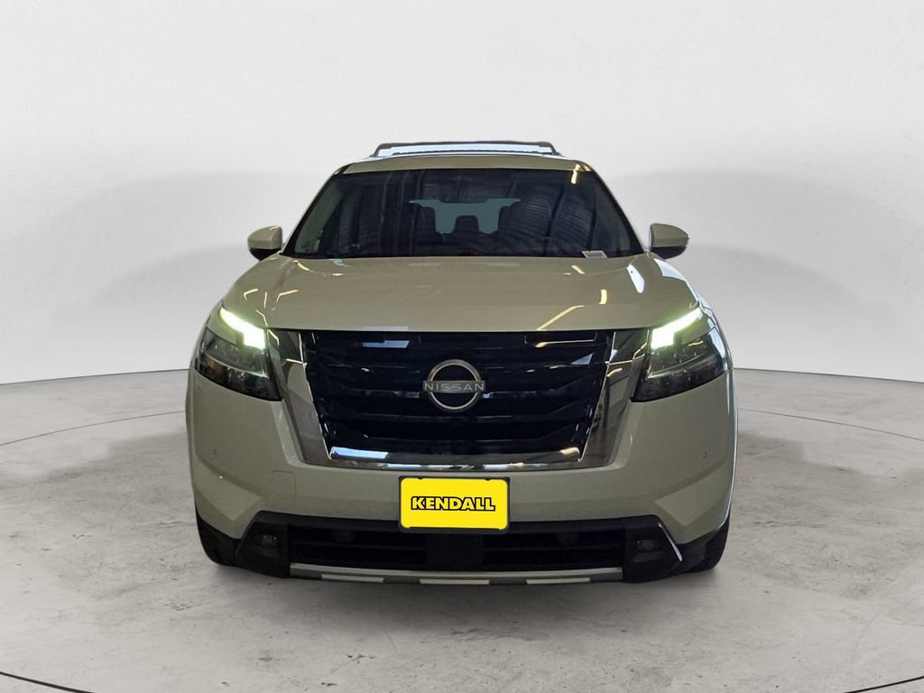 Used 2023 Nissan Pathfinder Platinum AWD/4WD image 2