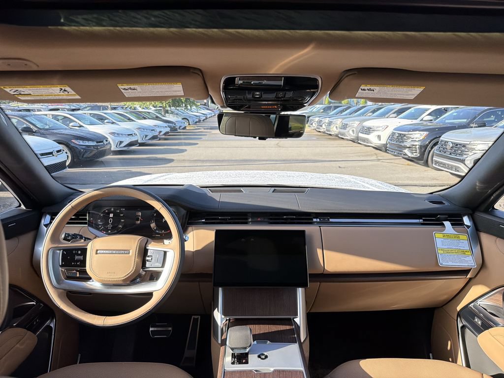 New 2026 Land Rover Range Rover Long Wheelbase SE AWD/4WD image 18
