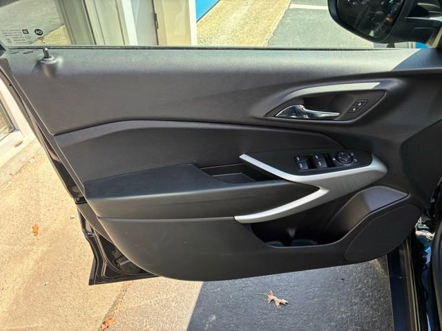 Used 2024 Chevrolet Trax RS w/ Sunroof Package image 13