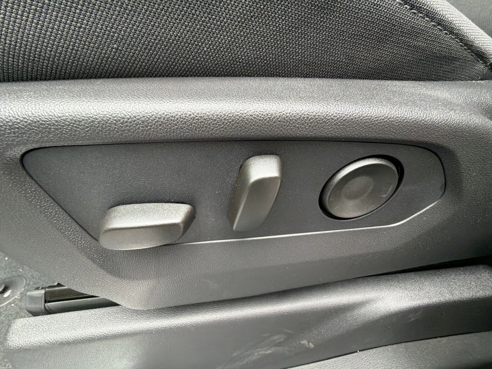 New 2026 GMC Sierra 1500 SLE image 14