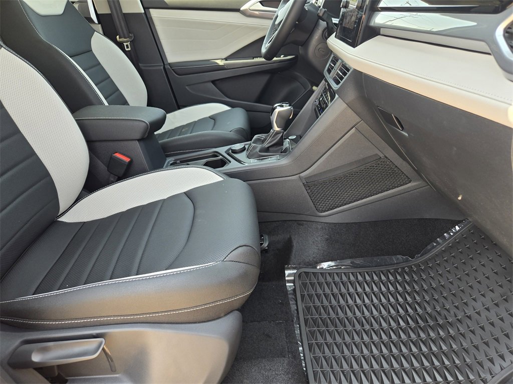 New 2025 Volkswagen Taos SEL image 12