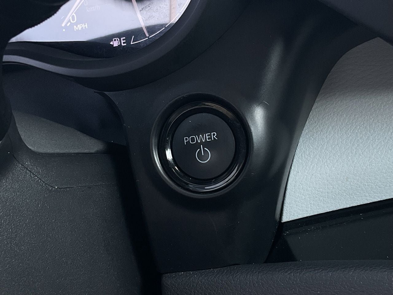 Used 2025 Toyota Sienna LE FWD image 27