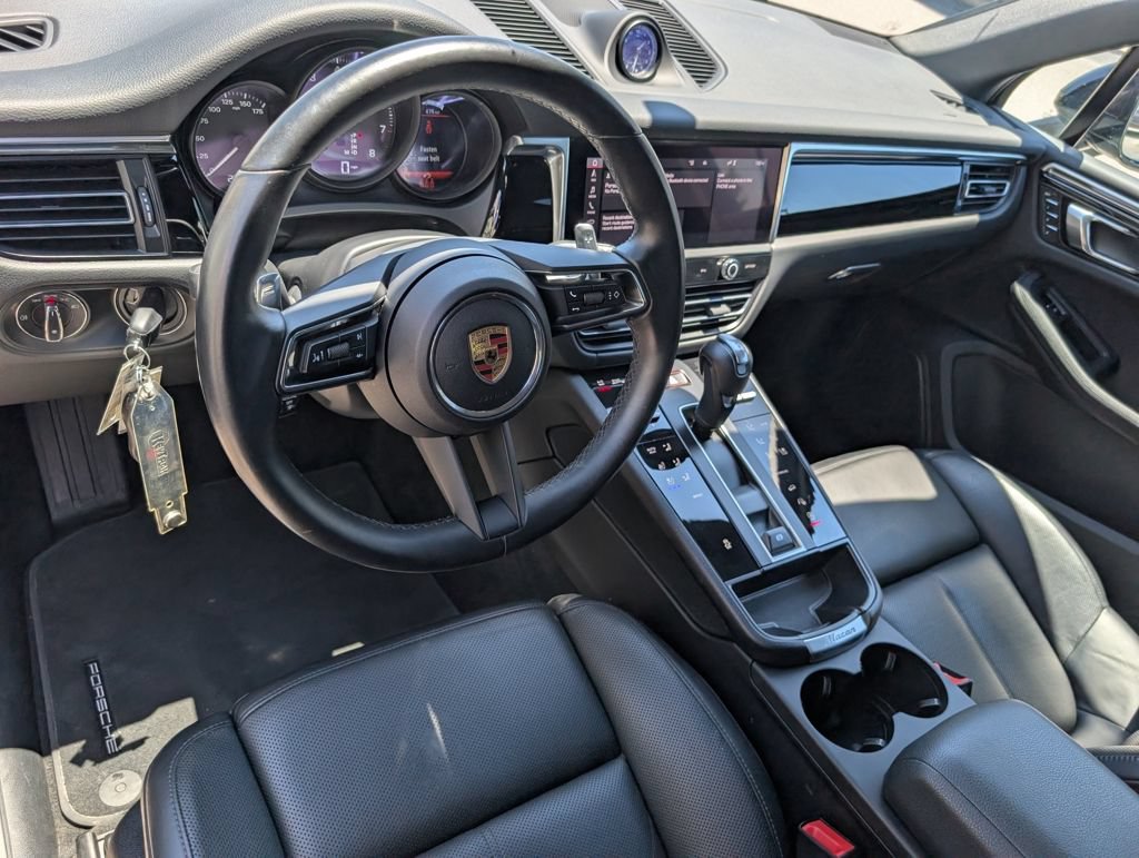 Certified 2024 Porsche Macan AWD/4WD image 4