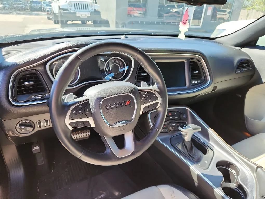 Used 2016 Dodge Challenger SXT Plus RWD image 10