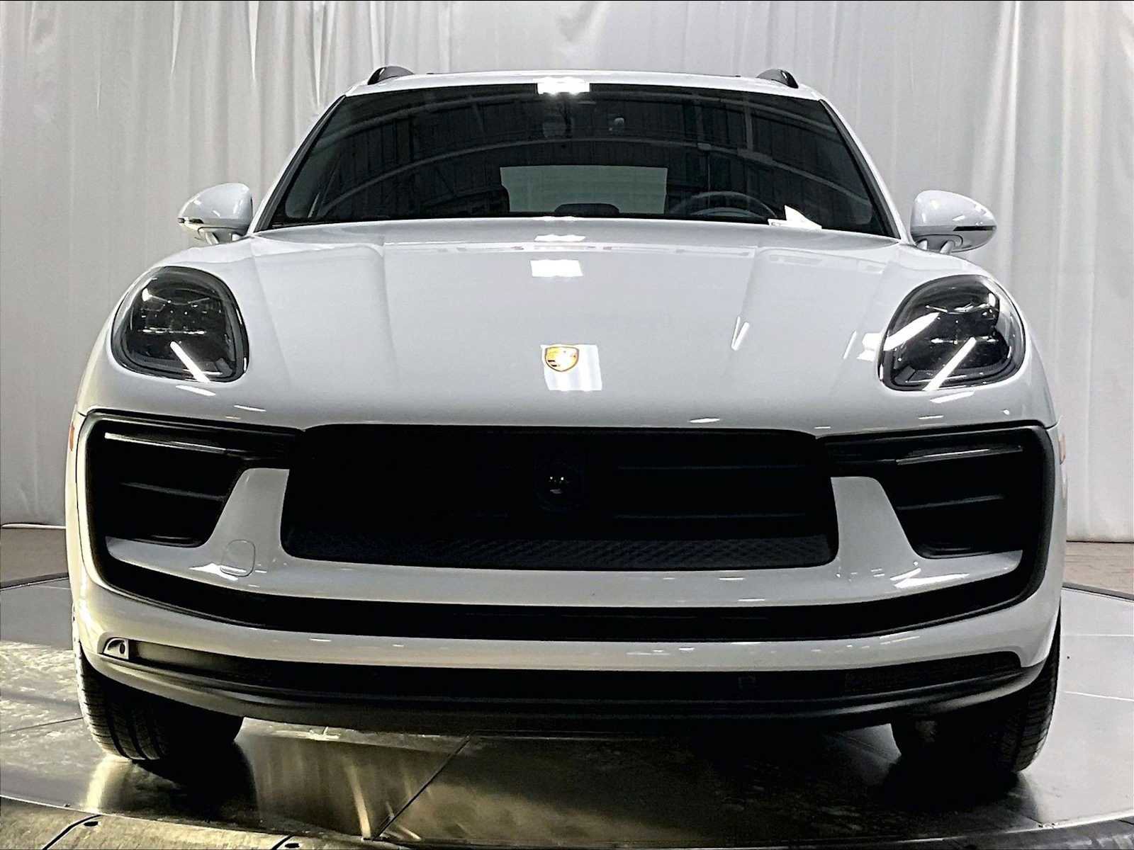 Used 2025 Porsche Macan image 13