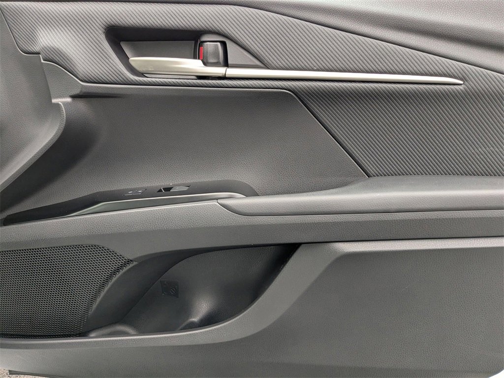 Used 2025 Toyota Camry SE image 34