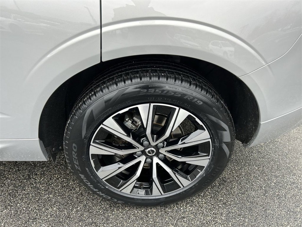 Certified 2023 Volvo XC60 B5 Core w/ Climate Package image 11