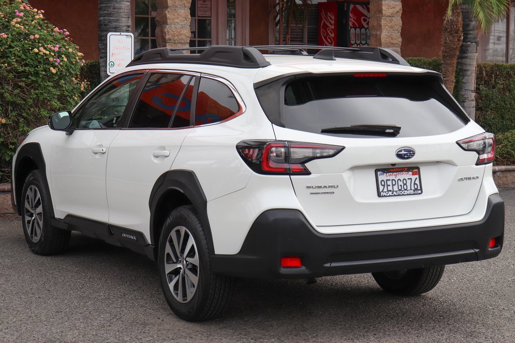 Used 2023 Subaru Outback Premium image 6