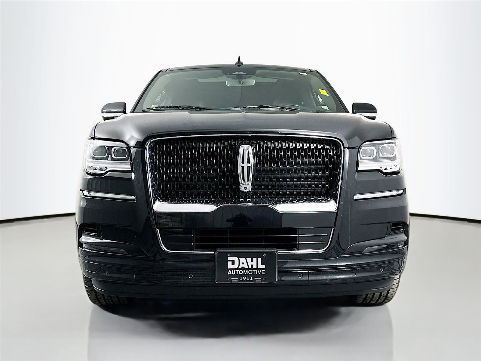 Used 2023 Lincoln Navigator L Reserve image 3