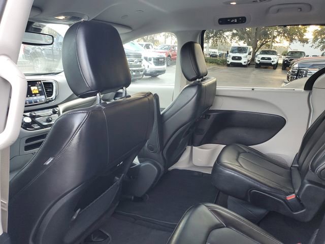 Used 2024 Chrysler Pacifica Touring-L image 8